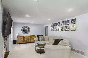 5564 Colleen Cir, Fitchburg, WI 53711 - Photo 24