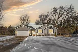 5564 Colleen Cir, Fitchburg, WI 53711 - Photo 2