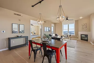 360 W Washington Avenue #901, Madison, WI 53703 - Photo 10