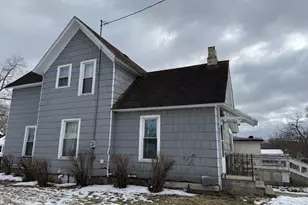 1052 8th St, Beloit, WI 53511 - Photo 2