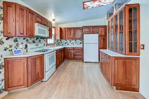 2102 Manor Green Dr, Madison, WI 53711 - Photo 4