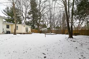 2102 Manor Green Dr, Madison, WI 53711 - Photo 16