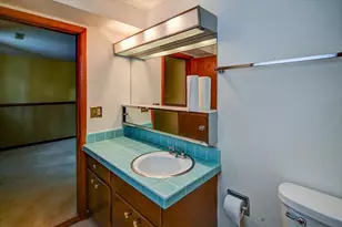 2102 Manor Green Dr, Madison, WI 53711 - Photo 38