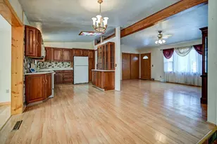 2102 Manor Green Dr, Madison, WI 53711 - Photo 10