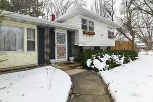 2102 Manor Green Dr, Madison, WI 53711 - Photo 2