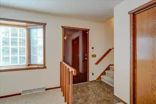 5654 Pennwall St, Fitchburg, WI 53711 - Photo 4