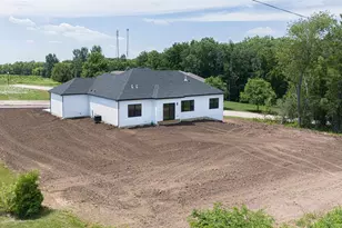 2050 Arbor Ridge Way, Janesville, WI 53548 - Photo 6