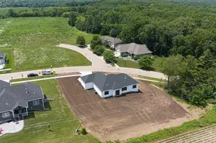 2050 Arbor Ridge Way, Janesville, WI 53548 - Photo 4