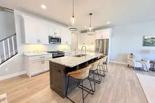 4719 Bellflower Dr, DeForest, WI 53532 - Photo 8