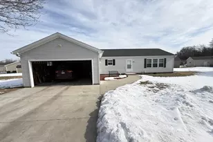 N114W20932 Briarwood Ln, Germantown, WI 53022 - Photo 1