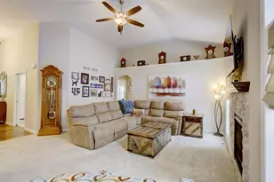 910 Yorktown Rd, DeForest, WI 53532 - Photo 6