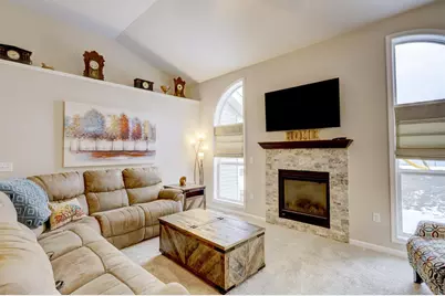 910 Yorktown Road, DeForest, WI 53532 - Photo 4