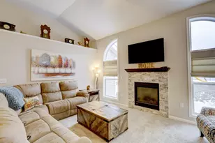 910 Yorktown Rd, DeForest, WI 53532 - Photo 4