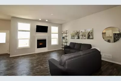 2635 S Claremont Drive, Beloit, WI 53511 - Photo 6