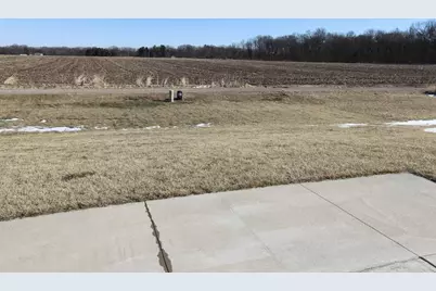 2635 S Claremont Drive, Beloit, WI 53511 - Photo 4