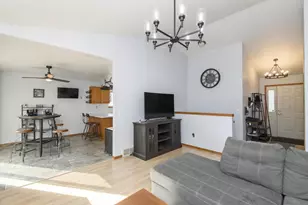 543 Goldenrod Cir, Verona, WI 53593 - Photo 8