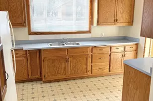 408 S Lincoln Ave, Beaver Dam, WI 53916 - Photo 2