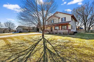 3823 Falcon Ridge Dr, Janesville, WI 53548 - Photo 4