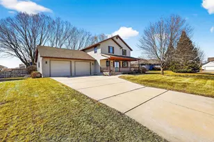 3823 Falcon Ridge Dr, Janesville, WI 53548 - Photo 2
