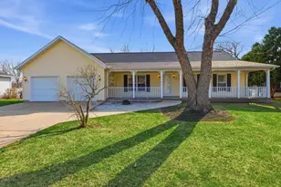 570 Riverview Dr, Marshall, WI 53559 - Photo 2