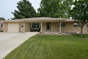 1909 E Memorial Dr, Janesville, WI 53545 - Photo 1
