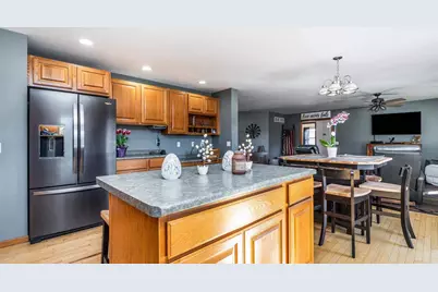 324 Diamond Oaks Drive, Ridgeville, WI 53533 - Photo 8