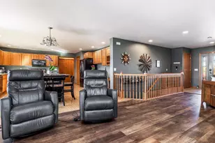 324 Diamond Oaks Dr, Ridgeville, WI 53533 - Photo 4