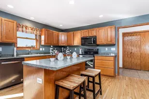 324 Diamond Oaks Dr, Ridgeville, WI 53533 - Photo 6