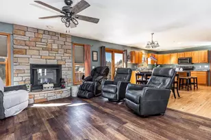 324 Diamond Oaks Dr, Ridgeville, WI 53533 - Photo 2