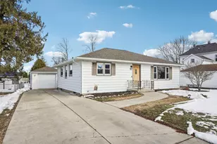 116 Mary St, Watertown, WI 53094 - Photo 2