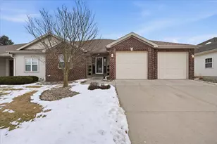 749 Cricket Ln, Middleton, WI 53562 - Photo 2