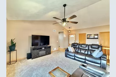 2656 N Wuthering Hills Drive, Janesville, WI 53546 - Photo 4