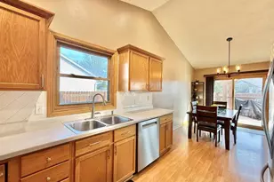 2656 N Wuthering Hills Dr, Janesville, WI 53546 - Photo 12