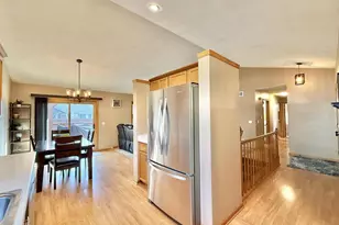 2656 N Wuthering Hills Dr, Janesville, WI 53546 - Photo 6