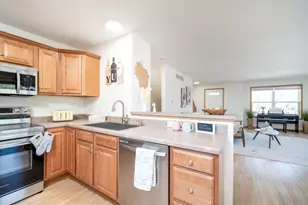719 Cricket Ln, Middleton, WI 53562 - Photo 12