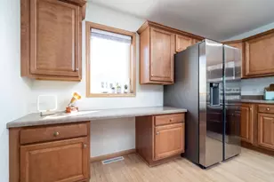 719 Cricket Ln, Madison, WI 53562 - Photo 10