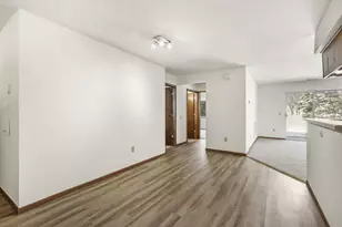 1012 Rockefeller Ln, Madison, WI 53704 - Photo 6