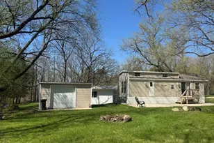 506 Sunset Cir, Edgerton, WI 53534 - Photo 2