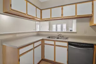 7202 Flagship Dr, Madison, WI 53719 - Photo 12