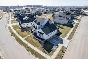 4872 Augusta Dr, Middleton, WI 53597 - Photo 12