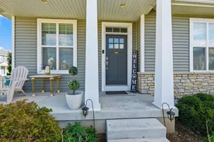 2914 Bulwer Ln, Fitchburg, WI 53593 - Photo 2