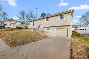 318 Scott St, Cambria, WI 53923 - Photo 4