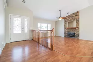 864 Leah Ct, Jefferson, WI 53549 - Photo 2