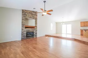 864 Leah Ct, Jefferson, WI 53549 - Photo 4