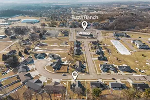 2002 Retzlaff Dr, Reedsburg, WI 53959 - Photo 4