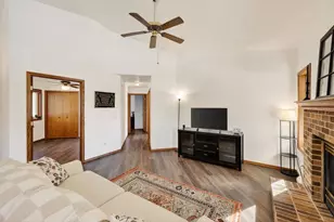 820 Anna Ct, Waterloo, WI 53594 - Photo 4