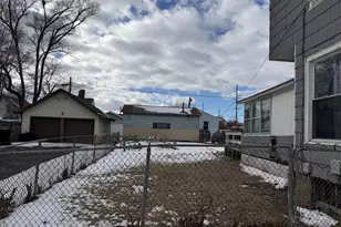 1052 8th St, Beloit, WI 53511 - Photo 4