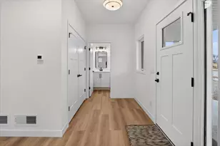 5613 Glorious Dr, Madison, WI 53718 - Photo 6