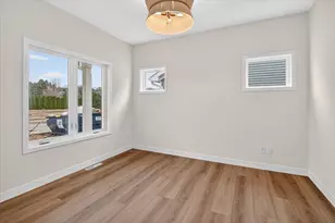 5613 Glorious Dr, Madison, WI 53718 - Photo 8