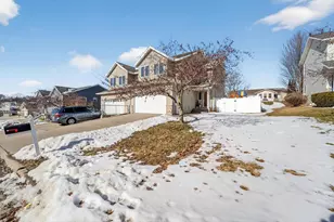 318 Redruth Dr, Ridgeville, WI 53533 - Photo 2